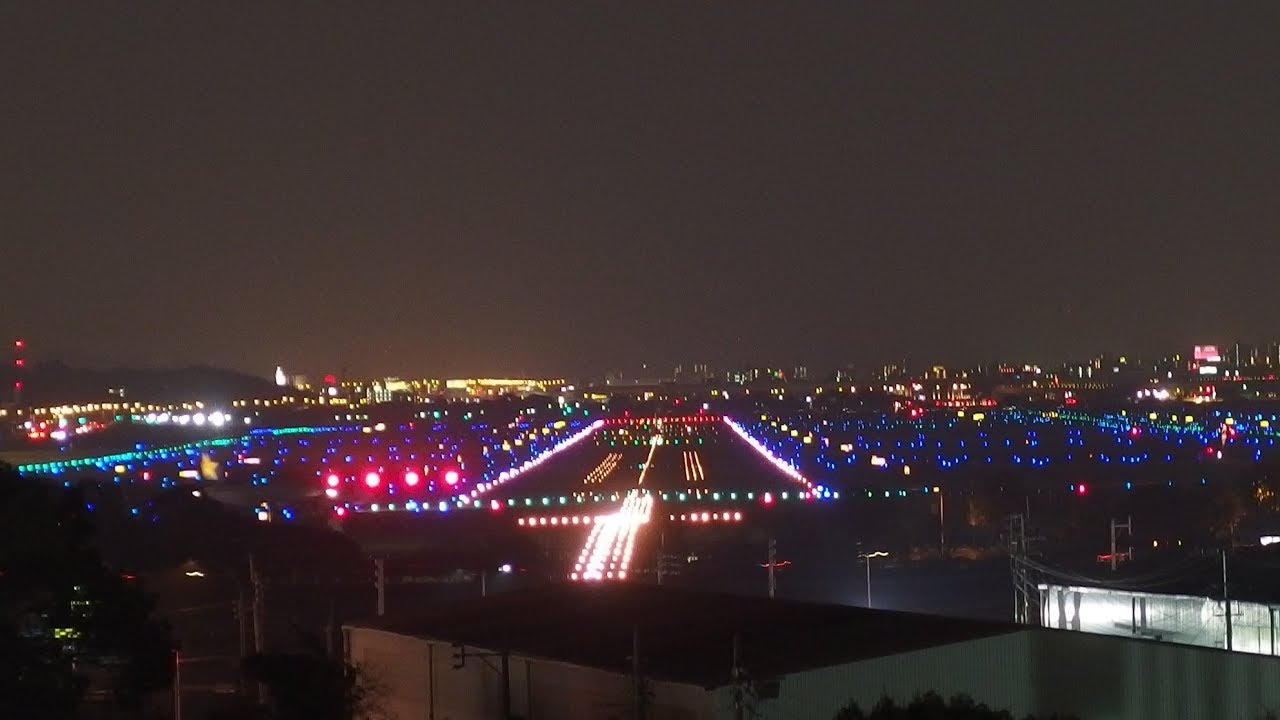 福岡空港 夜の滑走路正面の風景 Fukuoka Airport Youtube