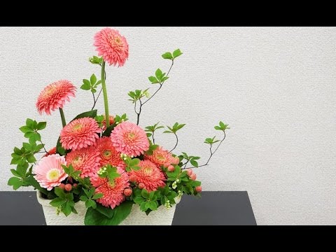 ガーベラとドウダンツツジのフラワーアレンジメントの作り方 How To Make A Pretty Flower Arrangement Flower Tv Youtube