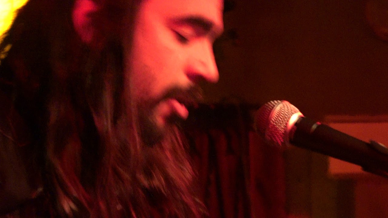 PHILL REYNOLDS "Hey Kid" live performance at Rotbart Bar Berlin