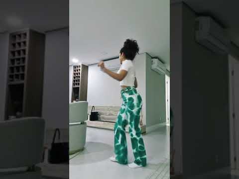Maisa do SBT dançando