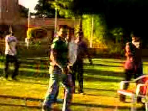 navkar institute for CA picnic 2011(Hitesh sir is bowling like Monty Panesar,Malinga mixed style)