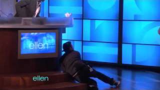 Web Exclusive: Ellen Scares Andy!