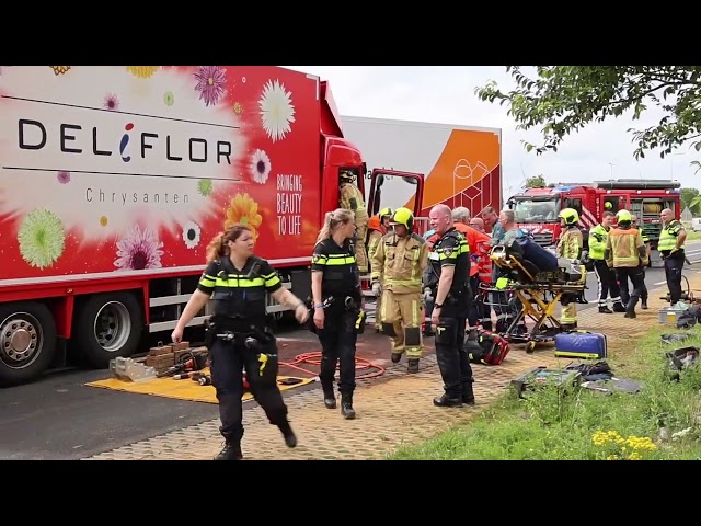 Ernstig ongeval tussen 2 vrachtwagens Hoeksebaan-Maasdijk