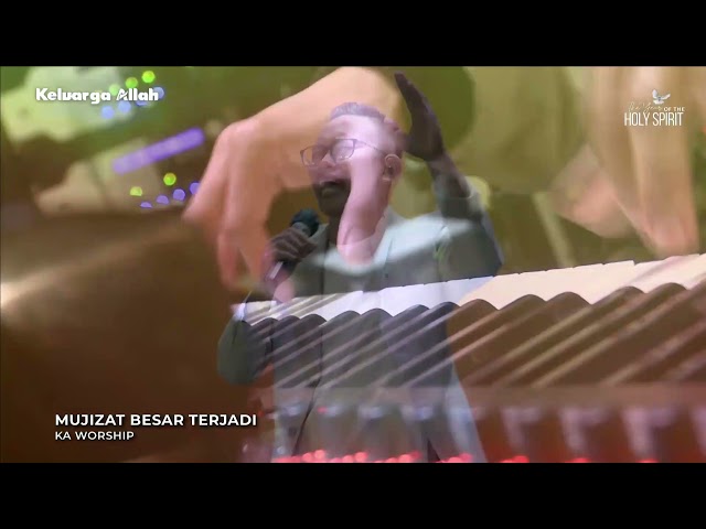 Mujizat besar Terjadi (Live) - Keluarga Allah Worship class=