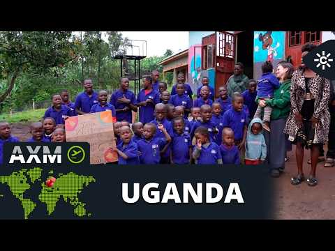 AxM | How Ugandan children welcome us at an educational center in Fort Portal