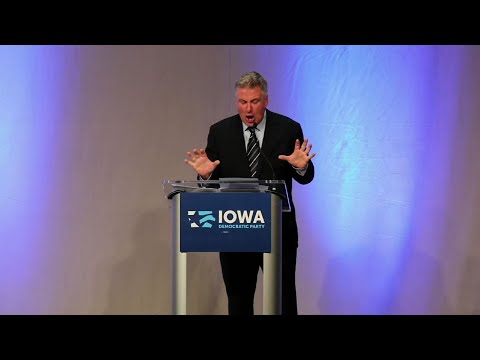 Baldwin Teaches 'Trump School' To Iowa Democrats