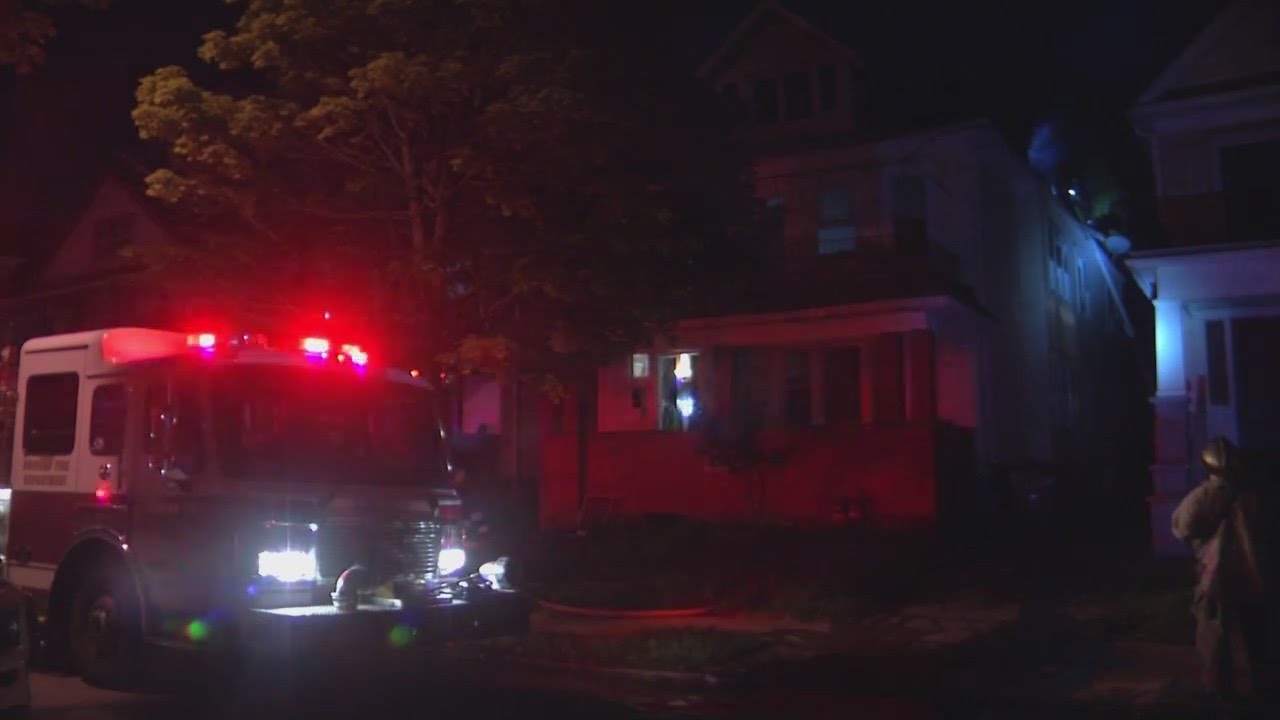 Red Cross assisting 10 people after Buffalo Butler Avenue Fire - YouTube