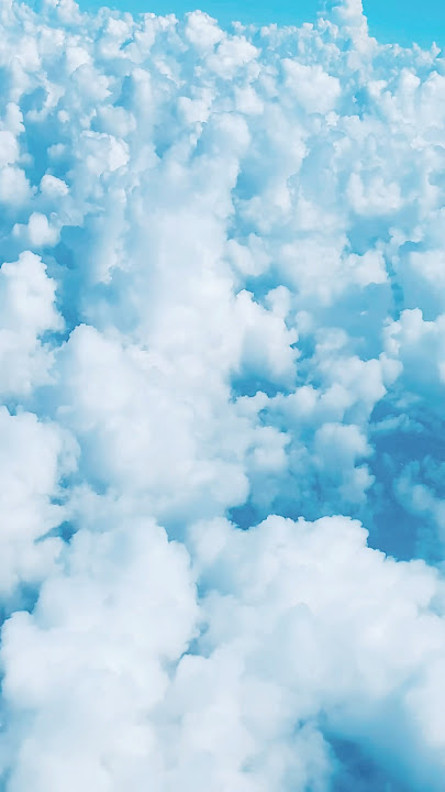 Awan-awan bergerak mendekat