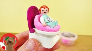 粘土でプレイモービルの子供の人形用のトイレの補助便座を作る方法