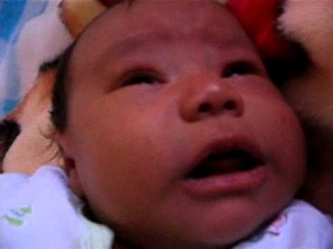 bebe llorando - YouTube