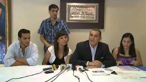 Fabricio junto a Tatiana en rueda de prensa - Amen...