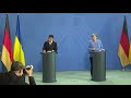 Україна в небезпеці, – Зеленський зажадав конкретики від Меркель під час зустрічі у Берліні