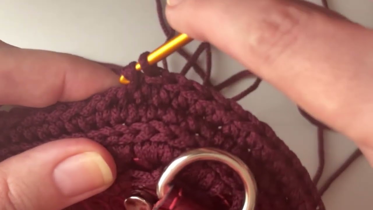 Делаю обвязку донышка столбиками без накида 🧶