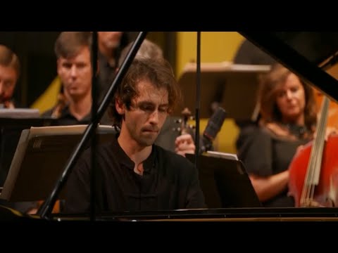 Alexandre Kantorow plays