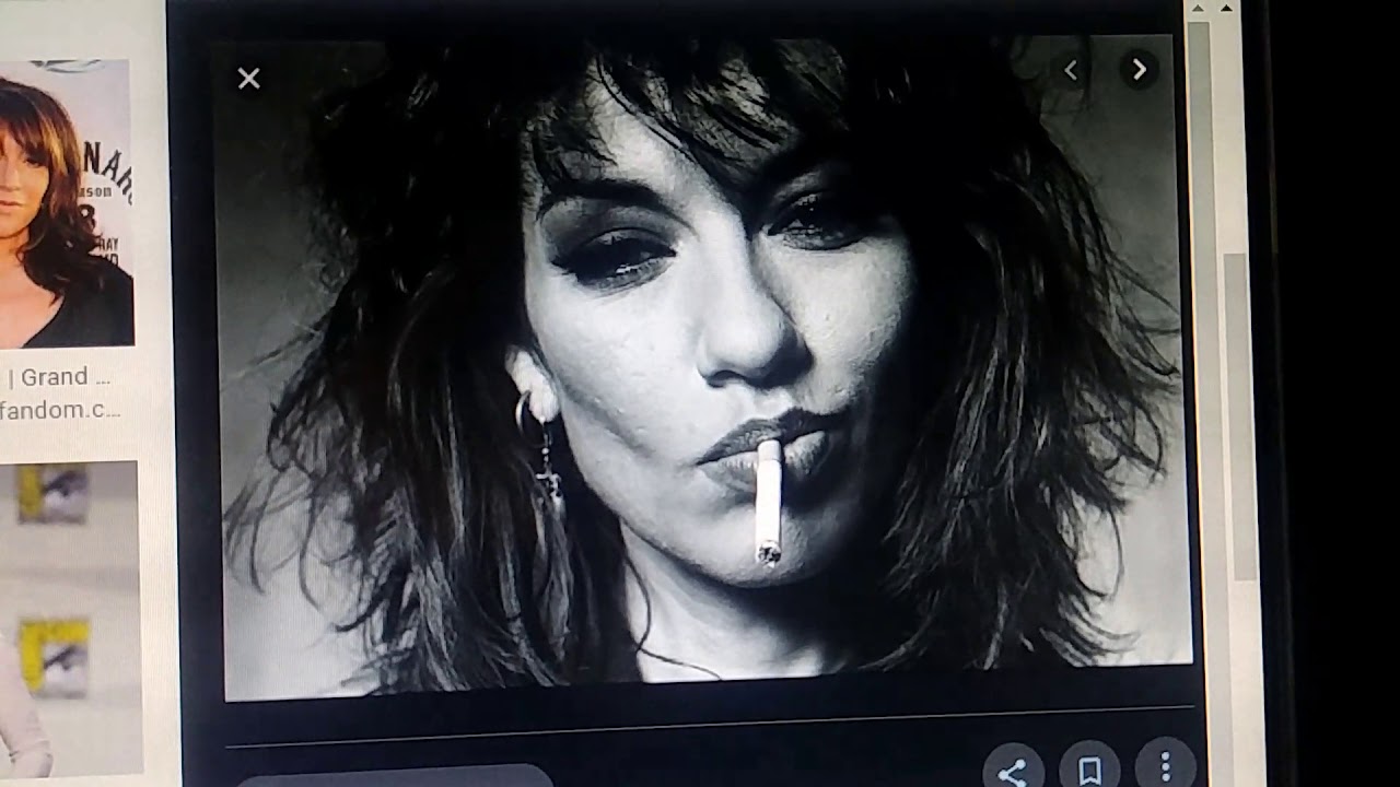 A weird picture that I have found of Katey Sagal smoking! 🚬😹🙀