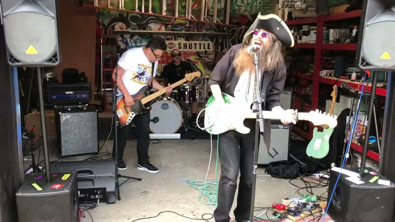 JONEE EARTHQUAKE BAND perform "GREEN PUPPET" live at Top Shelf Tattoo, Manchester, NH on 9/2/23