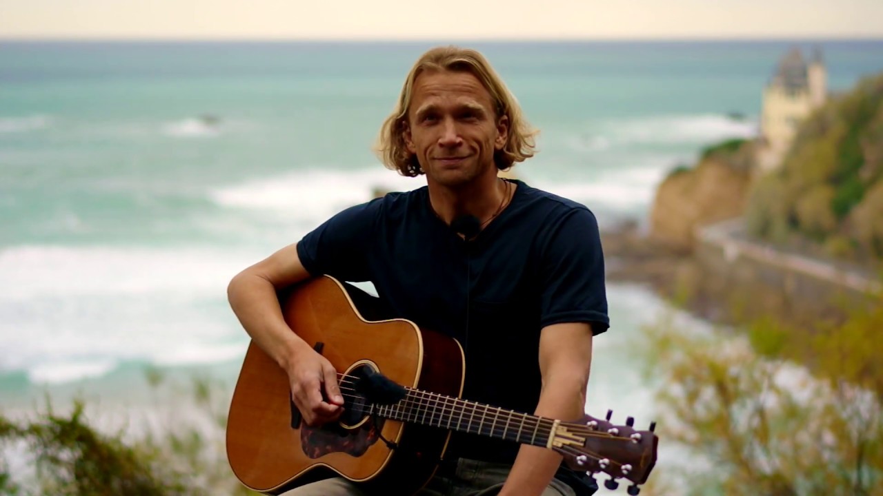 Bonnie Raitt - I Can't Make You Love Me [Acoustic Cover] BIARRITZ ...