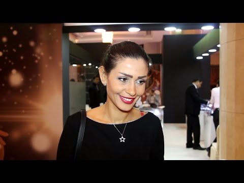 ساندي أعشق المجوهرات والكعب العالي