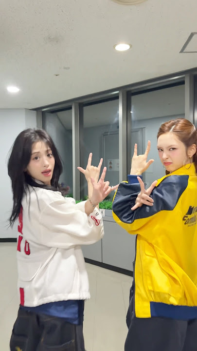 Feel the way we move 🕺💃 #BABYMONSTER #AHYEON #아현 #CHIQUITA #치키타 #HOTSAUCE #HOTSAUCE_Challenge