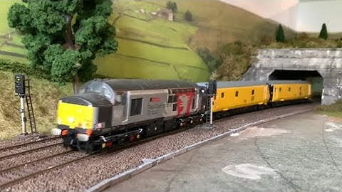 Goodford Model Railway MK3 - 9. Running Session 8