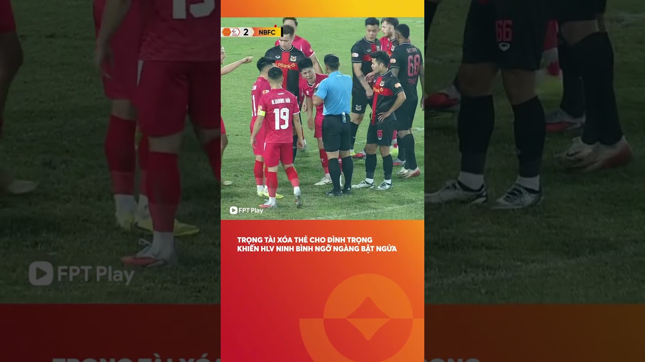 Trọng tài xóa thẻ cho Đình Trọng khiến HLV Ninh Bình ngỡ ngàng bật ngửa