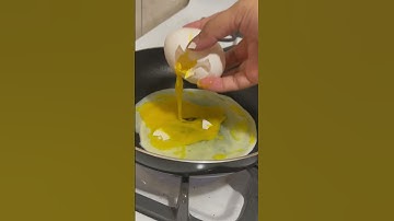 Attempting to crack an egg🥚 with one hand😔 need to save up for a Tripod 😕 #asmr#egg#asmrsound#