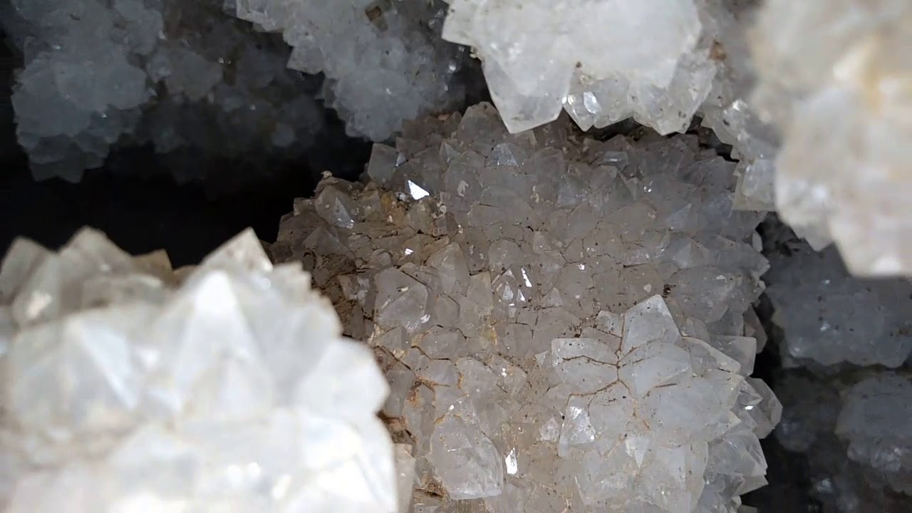Batu kristal - YouTube