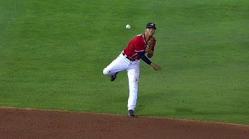 LAA@ATL: Simmons lays out for an incredible play