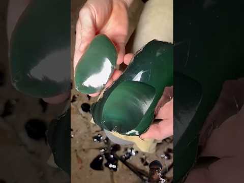 Making a Green Rainbow Obsidian Spearhead! #knife #obsidian #bushcraft #outdoorskills #survival