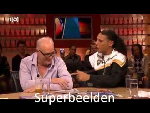 Goede versie: "Ali B freestyle rap" (Voetbal International)