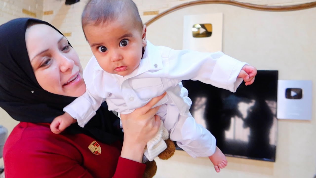 البيبي محمود👶🏻 اجمل هدية لبسناه ثوب سعودي !! ردة فعل ام محمود😍عائلة الشاقي