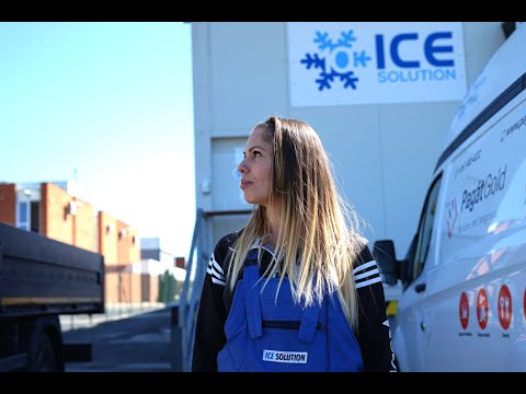 Különleges Yaletargoncavezetők  Elvira a hűtőházi targoncás az ICE Solution Kft.től