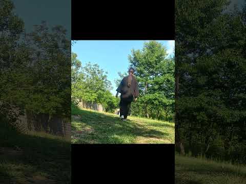 رویاهاش قد آسمون شهر بزرگ بود اما پاهاش تو کوچه پس کوچه های یه شهر کوچیک گره خورده بود