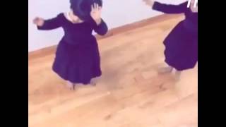 رقص بنات صغار ع شيلات وهذي فيديو واحد شوفوا صندوق الوصف