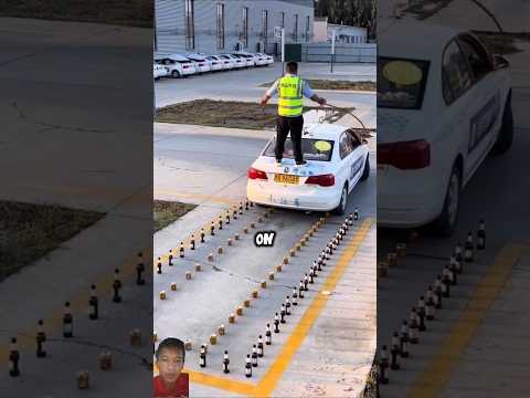 تحدي ركن السيارة في الاتجاه المعاكس هل يستطيعون فعل ذلك دون لمس زجاجة واحدة 