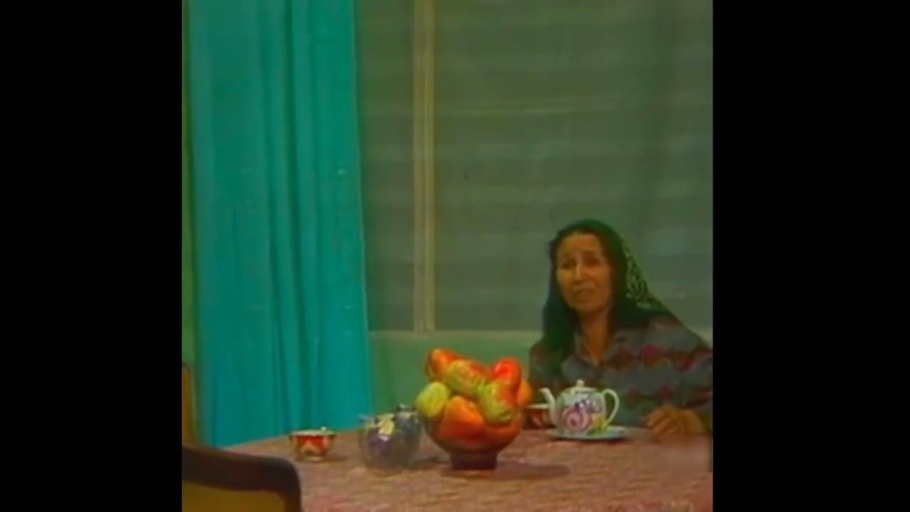 Katta kokrak va ajoyib figurali nozik qizlar porno videolarni tomosha qilishadi