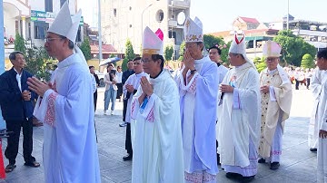 Đoàn Rước Trước Thánh Lễ Tạ Ơn 21 Năm Giám Mục Và 60 Năm Linh Mục Đức Cha Đa Minh Nguyễn Chu Trinh