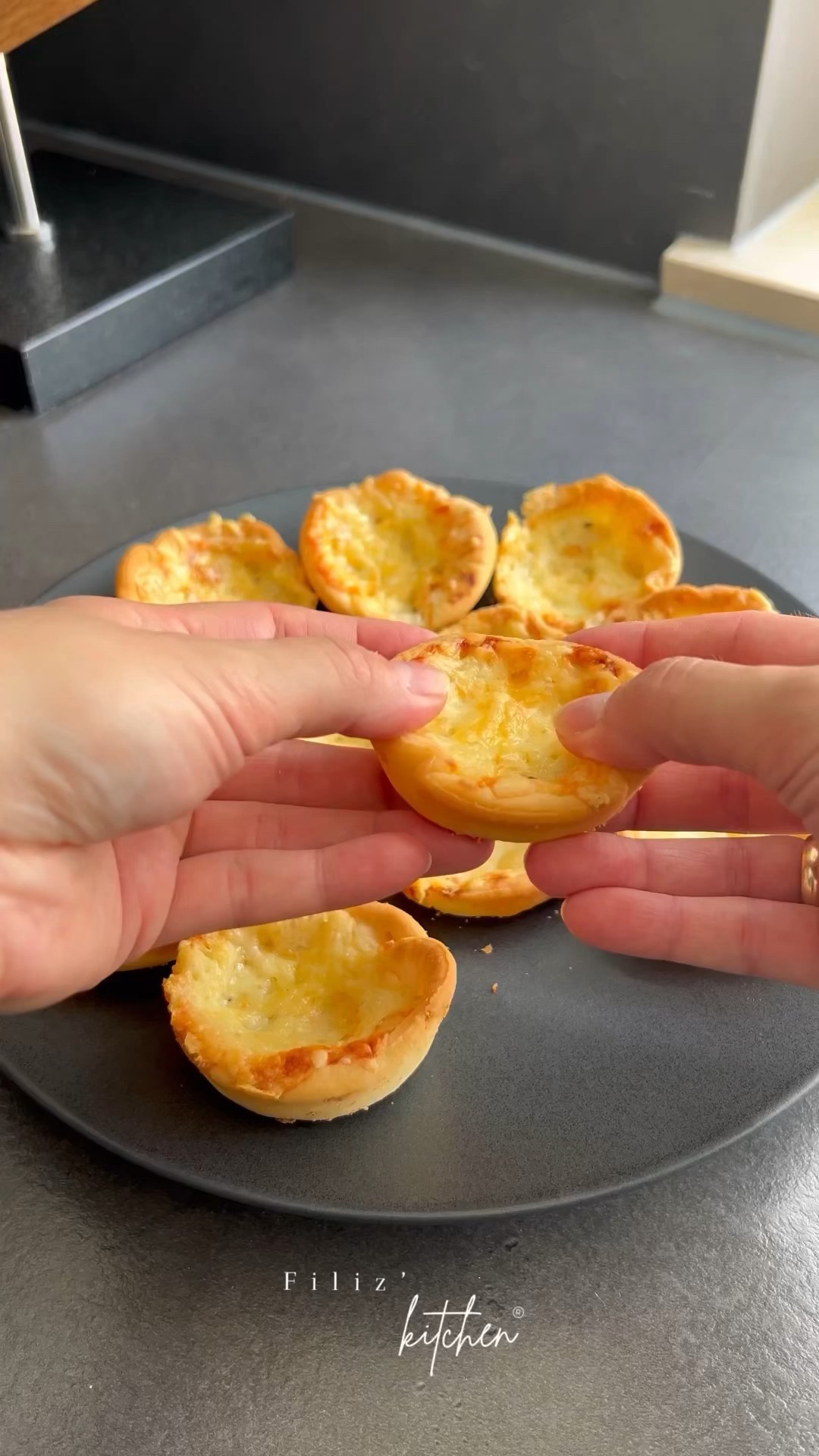 Perfektes Party Rezept: Piccolinis mit Extra Käse &amp; Sauerrahmsoße # ...