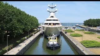The footage of the 110m/ 361ft Feadship Anna passing the lock in Lelystad
