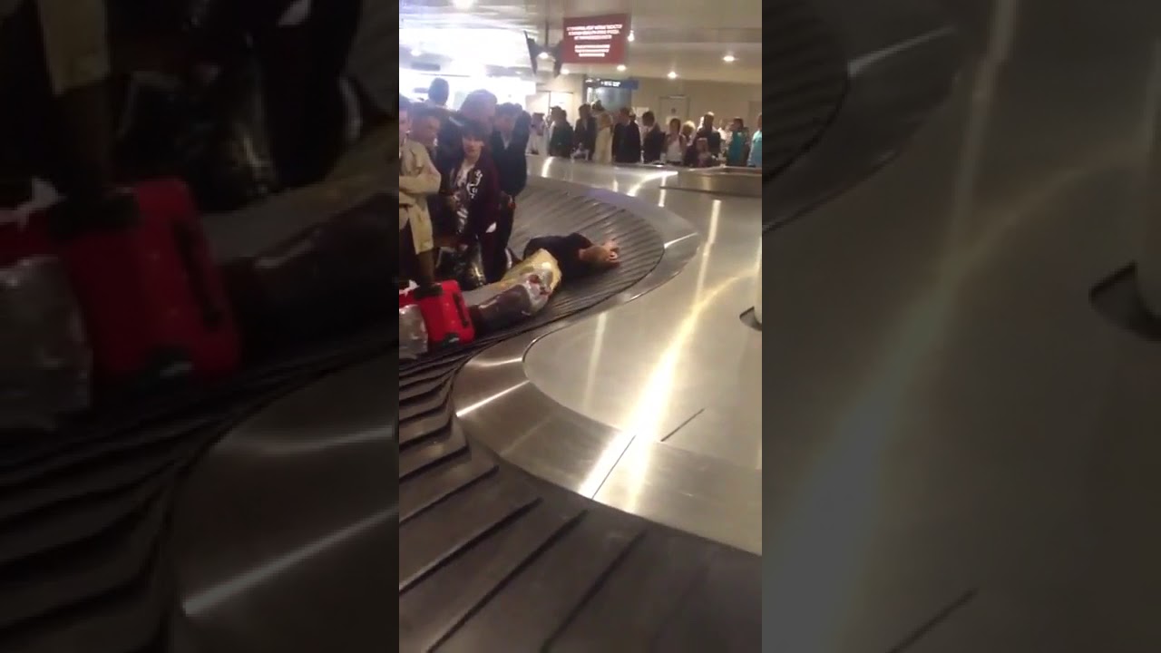 Остановите, Вите надо выйти)) (случай в аэропорту) - YouTube