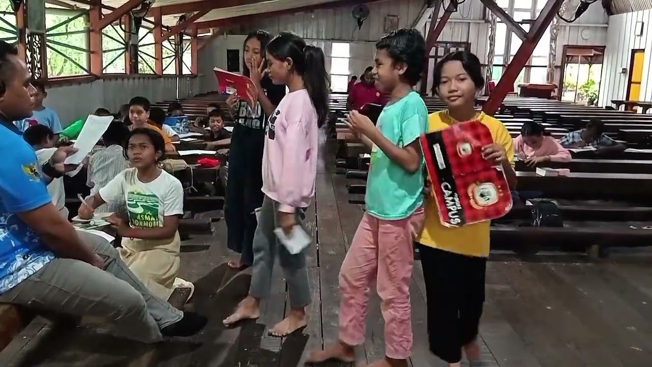 Pembinaan calon Komuni Pertama. Gereja Katolik Katedral Agats.. Keuskupan Agats