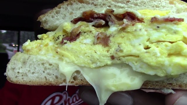 vlogs in spanish Bacon Egg and Cheese THICKOLICIOUS BITE