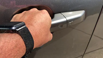 How to lock and unlock a 2019 Jaguar F-PACE