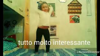 Ragazza Di 4 Anni Che Balla Tutto Molto Interessante