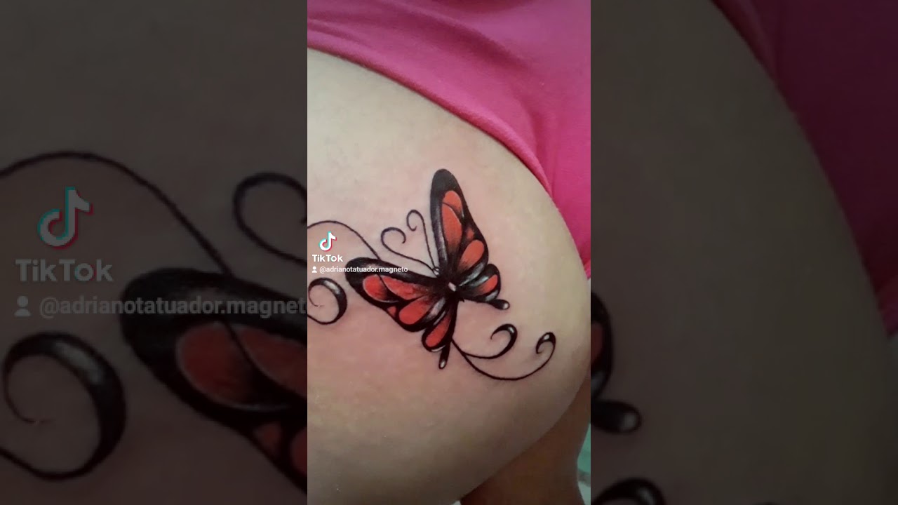 Tatuagem na bunda borboleta