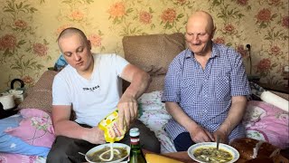 Зелёный борщ мукбанг с Батей mukbang eating