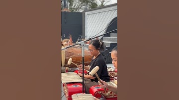 Backstage beelden van onze optreden op het podium bij de Prambanan