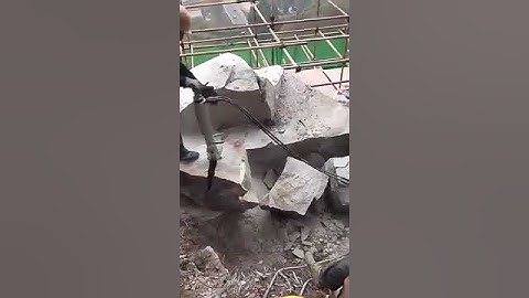 Splitting machine#construction #drilling #drill #machine #rig #stone #chisel