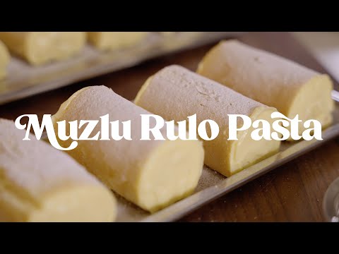 Muzlu Rulo Pasta Tarifi | İpeksi Pastacı Kreması ve Pamuk Gibi Pandispanyası Olan Muzlu Rulo Pasta 🍌