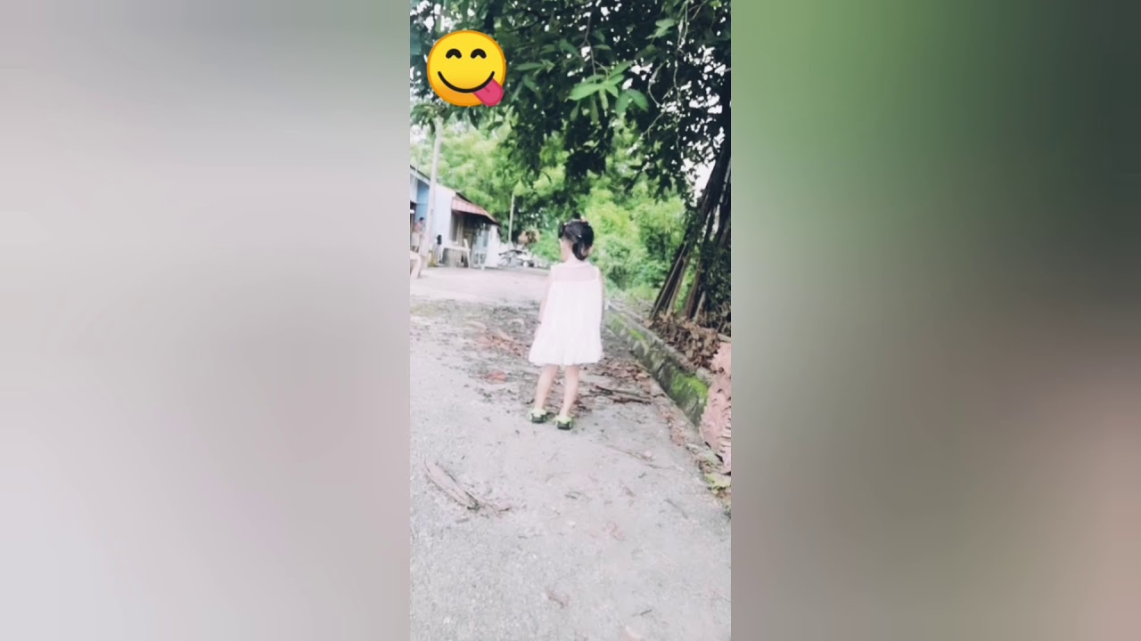 Kelly tan playing at backyart